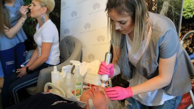 Wśród zamkniętych lokali znajdują się m.in. salony fryzjerskie i kosmetyczne. Ich klientki odwołały wszystkie zaplanowane wizyty już dwa tygodnie temu