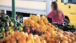 Puławy: Więcej dni targowych. Sprzedawcy mają duże zapasy towaru 