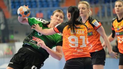 W najważniejszej kategorii zawodniczka sezonu postanowiono nominować Joannę Szarawagę