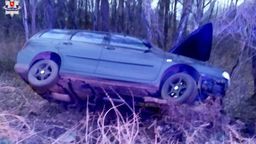 Siedlanów (gm. Radzyń Podlaski) samochód dachował i wpadł do rowu