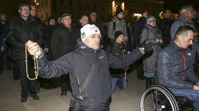 Męski różaniec w maseczkach w Lublinie. "Będziemy się modlić o nawrócenie i przebłaganie, ale też o ustanie epidemii"