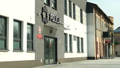 Policjanci wracają do służby w III Komisariacie Policji w Lublinie. 