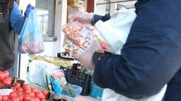 Włodawa: Targowisko znowu działa, miasto rozdaje maseczki