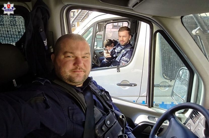 Policjant z Lublina sierż. szt. Kamil Mitura był na patrolu w Puławach