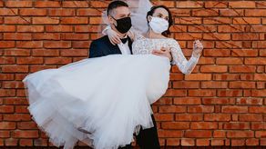 Ślub w pustym kościele. Rodzina śledziła ceremonię w internecie