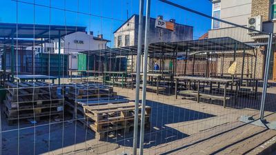 Barierki odgrodziły "babski rynek" 