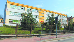 Dyrekcja SP nr 1 stara się o 27 laptopów, które mogłyby zostać wypożyczone dla uczniów w najtrudniejszej sytuacji