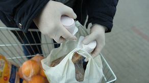 Awantura w sklepie w Lublinie. Mężczyzna nie chciał zasłonić twarzy, odpowie przed sądem