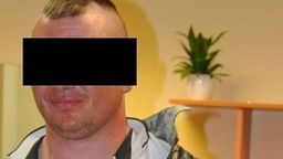 Zobaczyli zapalone światło w szkole. Dyrektorka w łazience znalazła tego mężczyznę