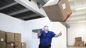 380 tysięcy maseczek z Chin przyjechało dziś do Lublina. Będą kolejne transporty