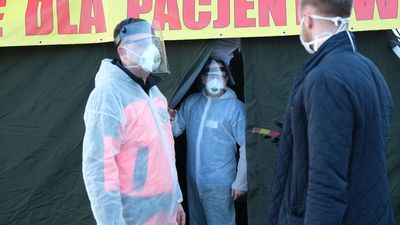 Namiot przed szpitalem przy al. Kraśnickiej w Lublinie 