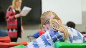 Kiedy uczniowie wrócą do szkół? "Być może nie będzie powrotu przed wakacjami"