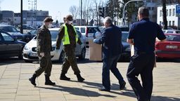 Maseczki ochronne już w Puławach. Mieszkańcy znajdą je w skrzynkach pocztowych