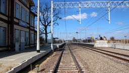 Nowe wiaty i perony. Puławskie stacje kolejowe pięknieją