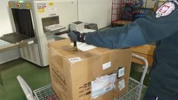 6 tysięcy maseczek przeznaczonych dla Urzędu Marszałkowskiego w Lublinie odprawili funkcjonariusze lubelskiej KAS