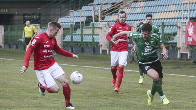 Przed zawieszeniem rozgrywek drugiej ligi czołowe lokaty w tabeli zajmują Widzew Łódź i Górnik Łęczna

