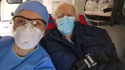 Podczas podróży Pan Stanisław dziękował jeszcze całej naszej załodze - napisali przedstawiciele szpitala na Facebooku