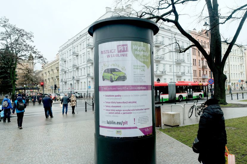 Lubelski Ratusz plakatami zachęcał mieszkańców do tego, by rozliczając podatek dochodowy wskazali Lublin w zeznaniu PIT jako miejsce swojego zamieszkania 