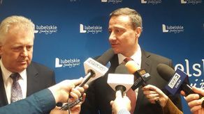 Na zdjęciu: Piotr Matej, dyrektor Departamentu Zdrowia Urzędu Marszałkowskiego w Lublinie (z lewej) i Krzysztof Skubis, były dyrektor szpitala przy al. Kraśnickiej w Lublinie