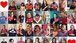 Serduszka dla absolwentów. Jak szkoła w Biłgoraju pożegnała uczniów [wideo]