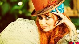 Coraz mniej jest ludzi, którzy tworzą muzykę z czystego pragnienia. Jeżeli ktoś wybierał tę ścieżkę i mówił, że szczerze do tego podchodzi, to trochę był wyśmiewany. Pojawiały się głosy: „Musisz zrobić coś, żeby to sprzedać”. Zobaczymy, jak będzie teraz – mówi Ania Rusowicz