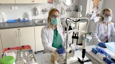 Kiedyś uratowali mu wzrok. Teraz pacjent zafundował medykom środki ochrony osobistej