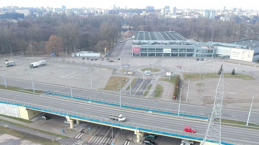 Samorząd Lublina ma zostać właścicielem niemal półhektarowego pasa gruntu na przedłużeniu głównej alei parkowej, naprzeciw ul. Dworcowej