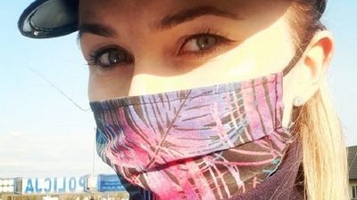 Na co dzień dba o bezpieczeństwo na drogach. Po godzinach bialska policjantka szyje maseczki ochronne