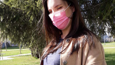 W maseczce nawet na porodówce. "Kobieta w czasie porodu oddycha znacznie bardziej intensywnie"