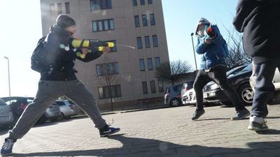 Śmigus-dyngus: Jak się oblewać, żeby nie dostać mandatu 