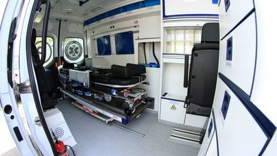 Nowe karetki dotarły do szpitala. Ambulanse kupiły Zakłady Azotowe i Browary Lubelskie