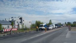 Trwają prace przy os. Borek. Ruch na drodze krajowej nr 82 jest utrudniony