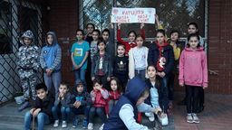 Dzieci z ośrodka dla cudzoziemców uczą się w szkole w Berezówce