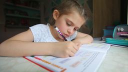 Uczniowie nie wrócą do szkół. A może jednak wrócą? Rzecznik wyjaśnia słowa wiceministra 