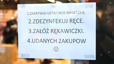 Zgodnie z obowiązującym przepisami zakrywanie ust i nosa na zakupach jest obowiązkowe