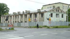 Lublin: Buldożery potknęły się o gniazda. Wyburzanie budynku pod nową jezdnię może się znacząco opóźnić