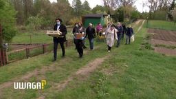 Kwarantannę odbywa na działce. Ktoś wybił mu szyby i przebił opony