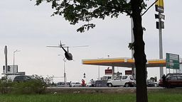 Lądowanie helikoptera na stacji paliw przy S17. Sprawą zajmuje się policja