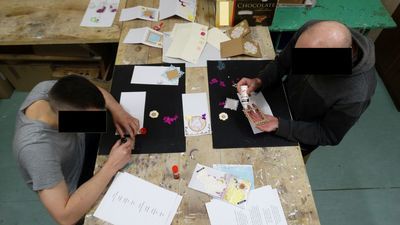 Więźniowie zamojskiego zakładu karnego przygotowywali kartki dla mam