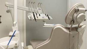 Ból zęba w czasie epidemii. Wizyta u dentysty może być droższa