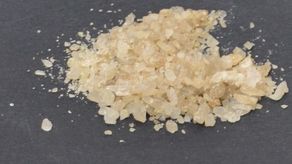 Policyjny tester wykazał, że kryształki w swoim składzie zawierają amfetaminę