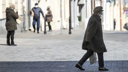 Obostrzenia łagodzone są stopniowo także w Polsce. (zdjęcie ilustracyjne)