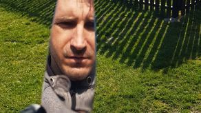 Przybyło narzędzi i materiałów, pojawiły się maszyny, a od niedawna mam własną kuźnię. Jakby do tego dodać jeszcze warsztat, no dobra, kącik kaletniczo-rymarski, to wychodzi, że mam taką małą manufakturę – opowiada Michał Siemianowicz