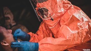 Terytorialsi pobierają wymazy do badań nad koronawirusem