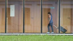 W ubiegłym roku na kolonie i obozy w Polsce i za granicą wyjechało 1,5 mln dzieci. Polska Izba Turystyki Młodzieżowej wyliczyła, że przy organizacji młodzieżowego wypoczynku pracuje ponad 100 tysięcy osób, a kilka tysięcy placówek (hoteli, pensjonatów, domów wczasowych) jest zorientowanych tylko na tego typu działalność