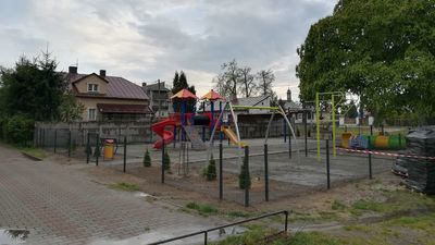 Lubartów: Pomimo trudności, plac zabaw prawie gotowy