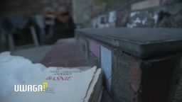 12-latka i 9-latek mieszkali sami. Ojciec zmarł, matka wyprowadziła się do partnera