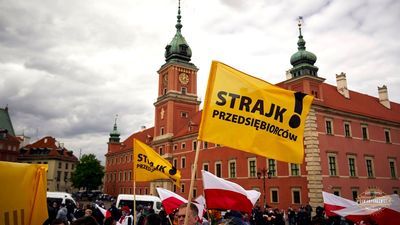 Organizatorzy manifestacji podkreślają, że manifestacja była legalna. Policja – że nie, bo stołeczny ratusz odmówił rejestracji zgromadzenia uzasadniając decyzje rządowym rozporządzeniem o zakazie zgromadzeń z powodu epidemii koronawirusa. W przeddzień protestu Sąd Apelacyjny w Warszawie uznał, że chociaż samorząd odmówił rejestracji zgromadzenia, to go nie zakazał.
