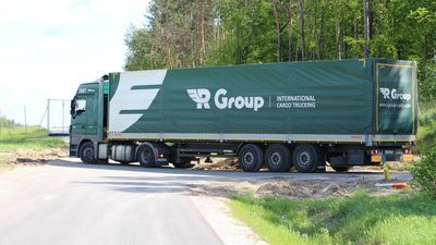 W ślepą ulicę - drogę serwisową przy S17 regularnie wjeżdżają przez pomyłkę kierowcy z różnych części kraju i zagranicy. Kierowcy ciężarówek mają potem problem z zawracaniem