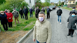 Mieszkańcy Białej I i Białej II zapowiadają dalsze protesty. Na pierwszym planie szef komitetu protestacyjnego Aleksander Mucha
